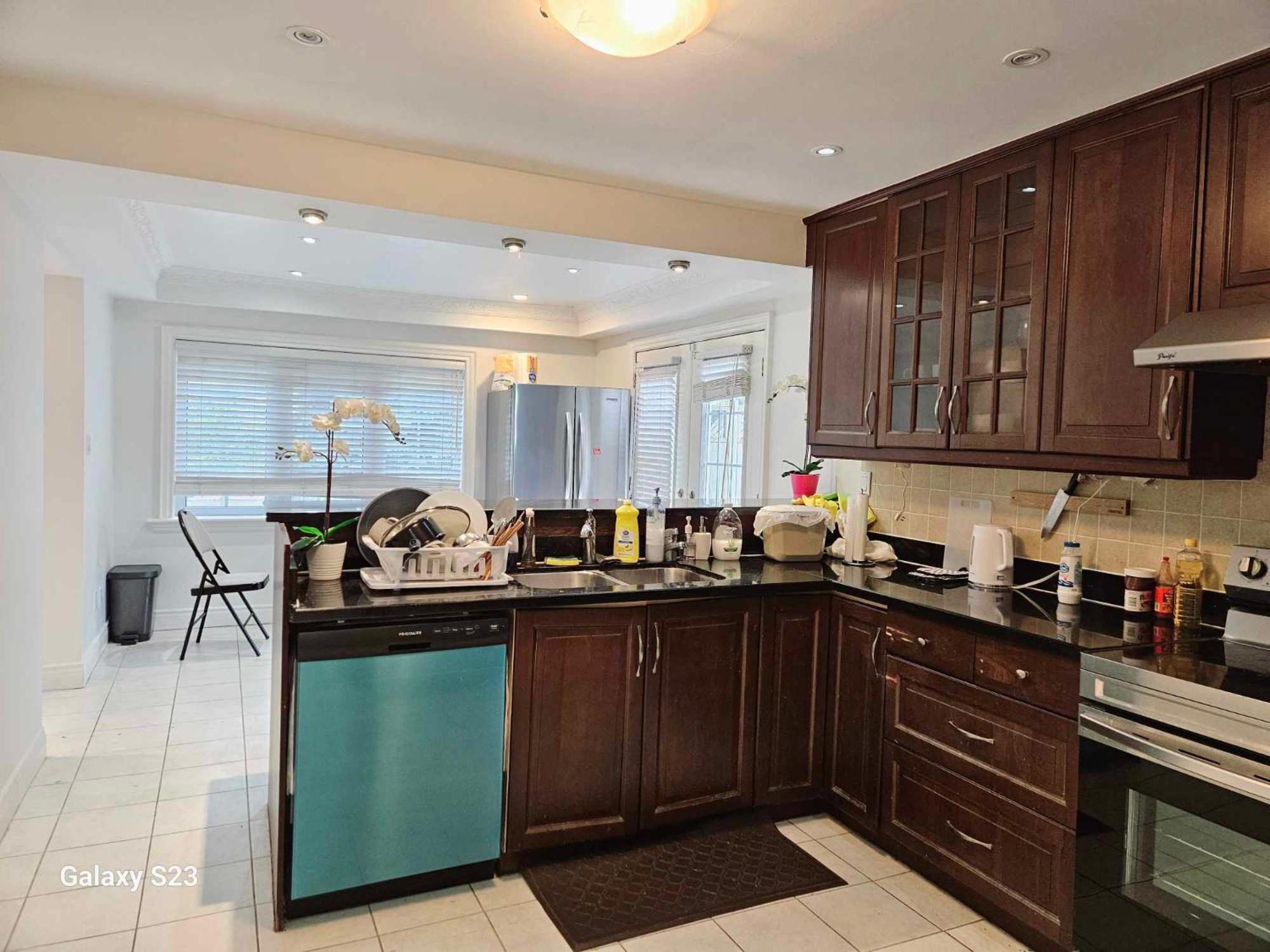 Beautiful Room At Yonge And Sheppard And North York Centre Торонто Экстерьер фото