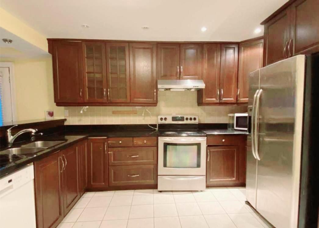 Beautiful Room At Yonge And Sheppard And North York Centre Торонто Экстерьер фото