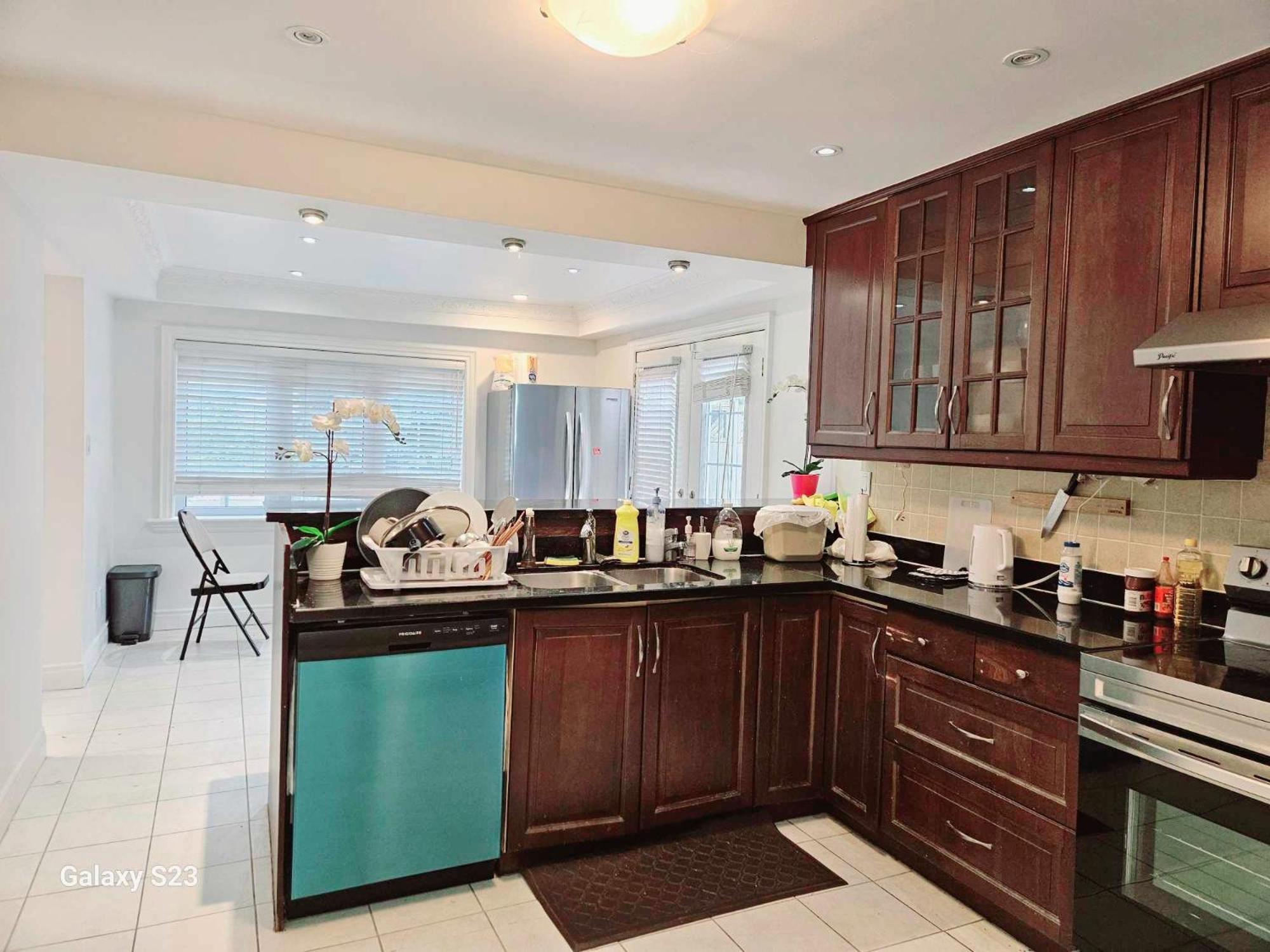 Beautiful Room At Yonge And Sheppard And North York Centre Торонто Экстерьер фото